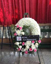 พวงหรีดดอกไม้สด ภาพในศาลาวัด