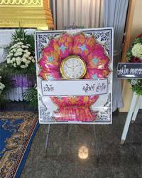 พวงหรีดผ้า ภาพในศาลาวัด